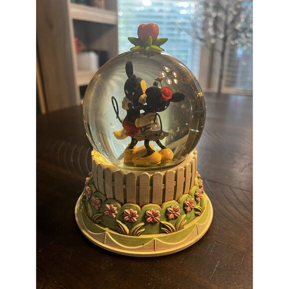 Hallmark Disney A Kiss For Mickey Minnie Wonders Within Collection Snow Globe - Picture 13 of 16